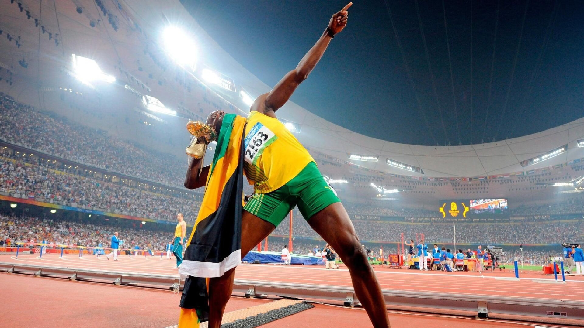 开云体育下载官网-【互动抽奖】粉丝现场参与赢取签名球衣,谁的签名球衣会升值