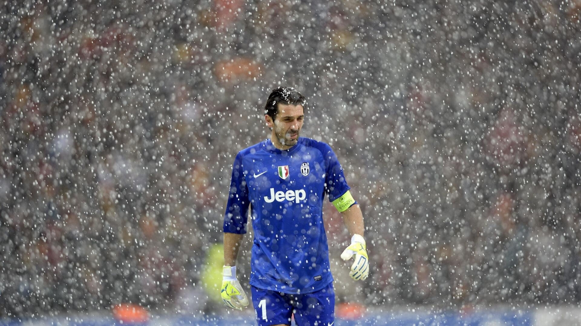 开云集团中国官网-比赛中场：车手的奇迹逆转故事，职业赛车手视频